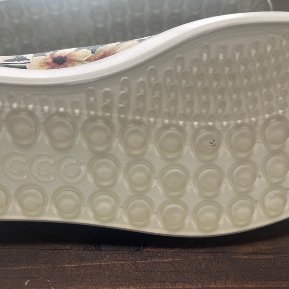 Size 4 Excellent condition Size 4 US - Picture 9 of 10